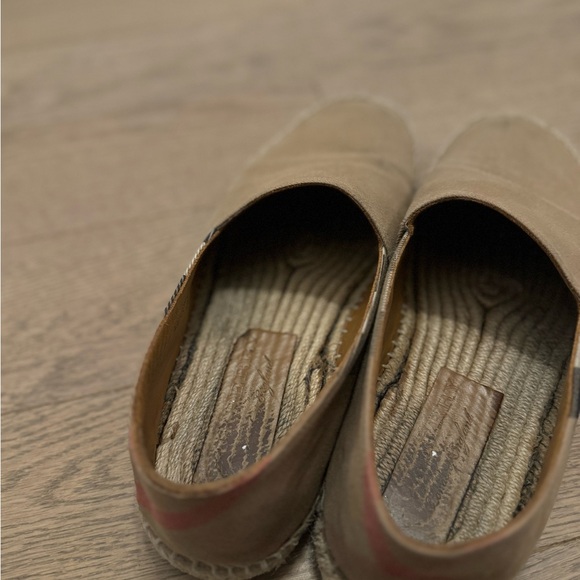 Burberry - Picture 5 of 8